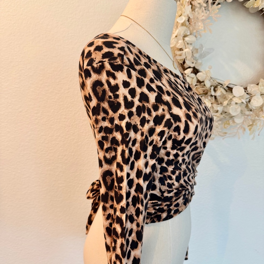 🐆 Victoria’s Secret Heavenly Modal Leopard Print Tie-Back Long Sleeve Crop Top - Picture 4 of 13
